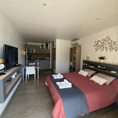 Au Bien Etre Bed & Breakfast *